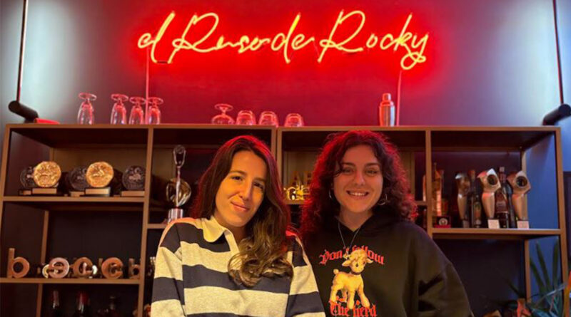 De izq a dcha, Carmen Puche y Victoria Alenda, las nuevas incorporaciones al Ruso de Rocky